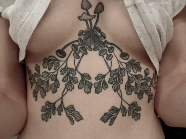 Illustration de l'article : Top 38 des tatouages réalisés sous les seins... De quoi vous aider à trouver des idées !