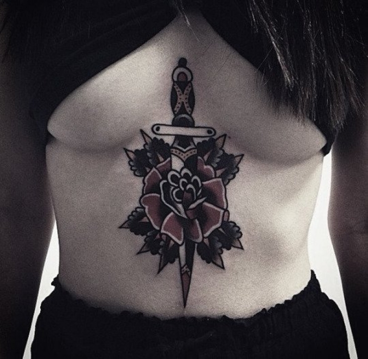 Illustration de l'article : Top 38 des tatouages réalisés sous les seins... De quoi vous aider à trouver des idées !