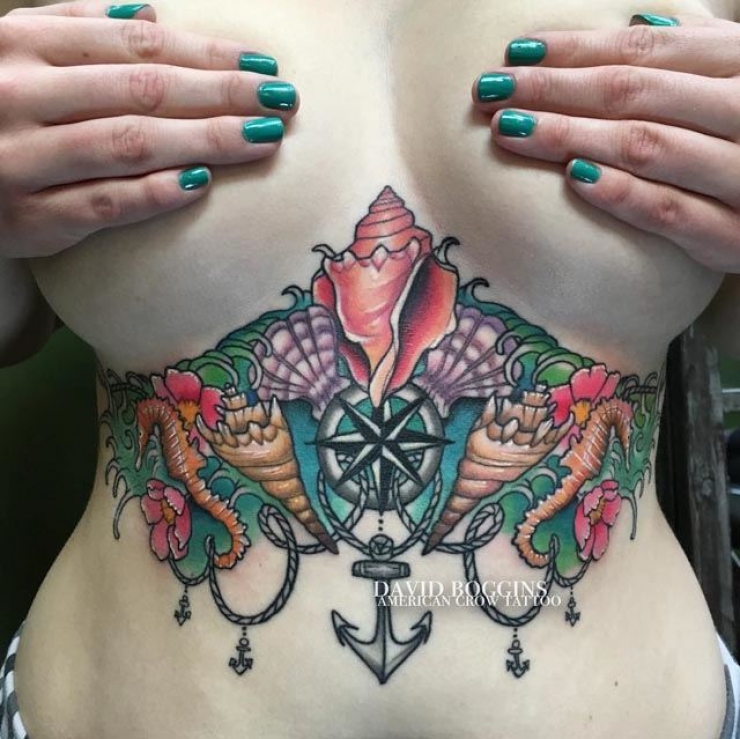 Illustration de l'article : Top 38 des tatouages réalisés sous les seins... De quoi vous aider à trouver des idées !