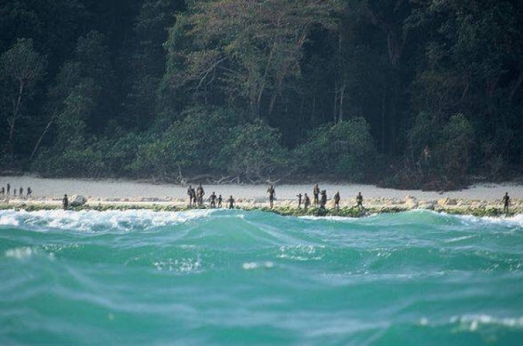 Illustration de l'article : Voil&agrave; 60.000 ans que ce qui se trouve sur cette &icirc;le tue tous ceux qui s'y aventurent ! 