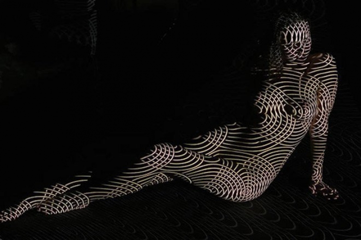 Illustration de l'article : Bien que nues, ces femmes sont habillées de lumière et c'est absolument magnifique !