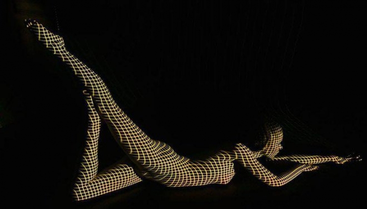 Illustration de l'article : Bien que nues, ces femmes sont habillées de lumière et c'est absolument magnifique !