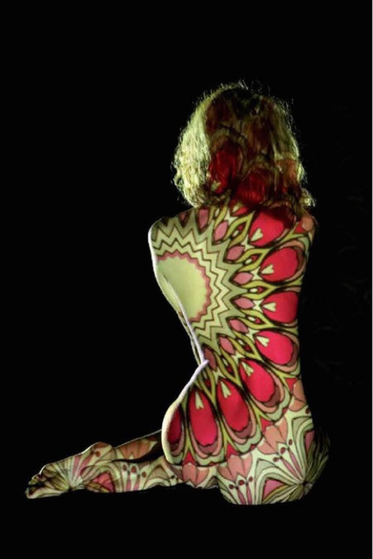 Illustration de l'article : Bien que nues, ces femmes sont habillées de lumière et c'est absolument magnifique !