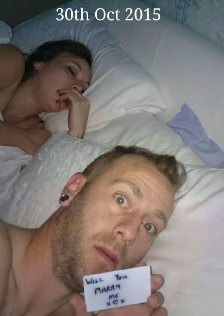 Illustration de l'article : En prenant des selfies, il cache des demandes en mariage à sa moitié pendant des mois… Voici pourquoi: