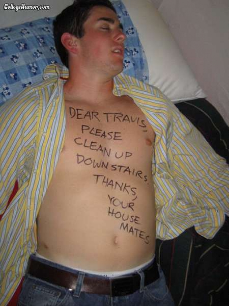 Illustration de l'article : 30 photos qui prouvent qu’il ne faut jamais s’endormir dans une soirée…La 7 est vraiment drôle !