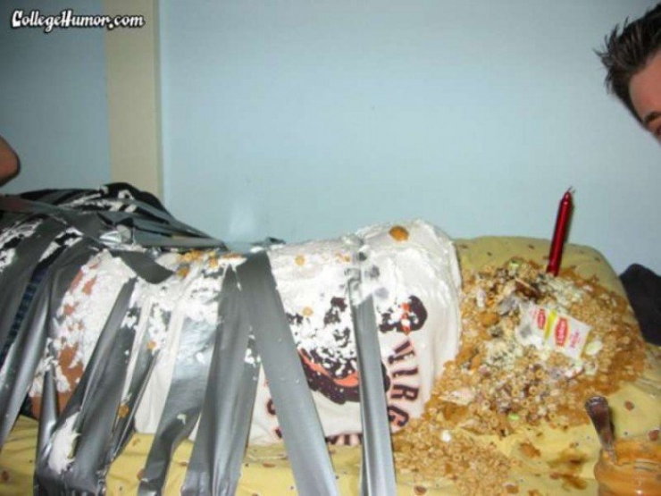 Illustration de l'article : 30 photos qui prouvent qu’il ne faut jamais s’endormir dans une soirée…La 7 est vraiment drôle !