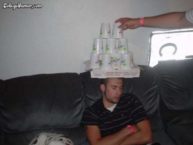 Illustration de l'article : 30 photos qui prouvent qu’il ne faut jamais s’endormir dans une soirée…La 7 est vraiment drôle !