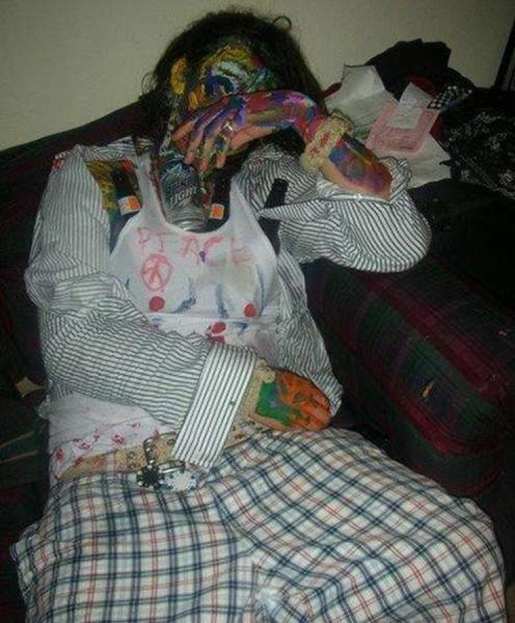 Illustration de l'article : 30 photos qui prouvent qu’il ne faut jamais s’endormir dans une soirée…La 7 est vraiment drôle !