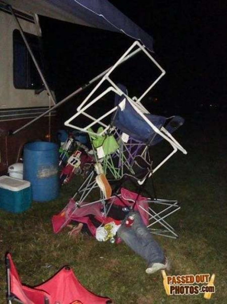 Illustration de l'article : 30 photos qui prouvent qu’il ne faut jamais s’endormir dans une soirée…La 7 est vraiment drôle !