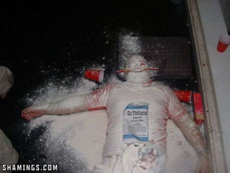 Illustration de l'article : 30 photos qui prouvent qu’il ne faut jamais s’endormir dans une soirée…La 7 est vraiment drôle !