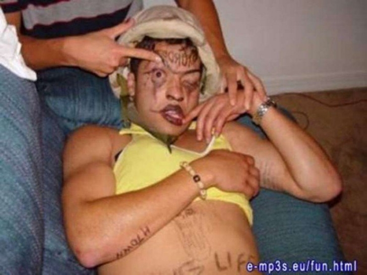 Illustration de l'article : 30 photos qui prouvent qu’il ne faut jamais s’endormir dans une soirée…La 7 est vraiment drôle !