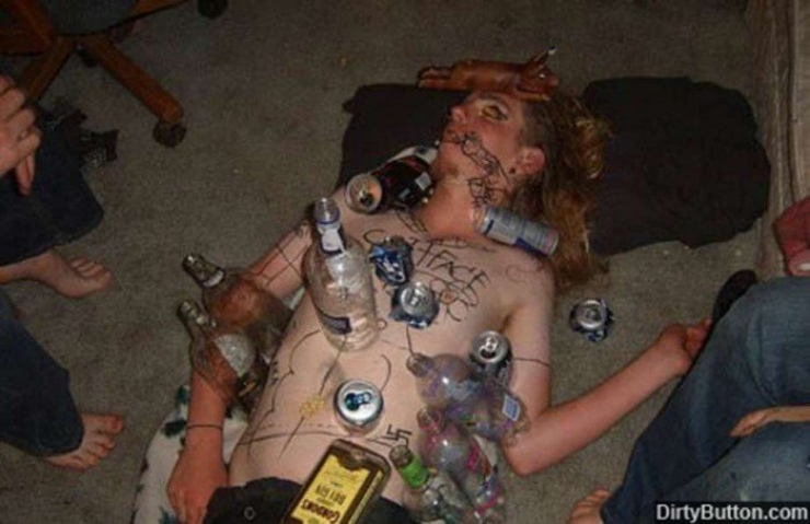 Illustration de l'article : 30 photos qui prouvent qu’il ne faut jamais s’endormir dans une soirée…La 7 est vraiment drôle !