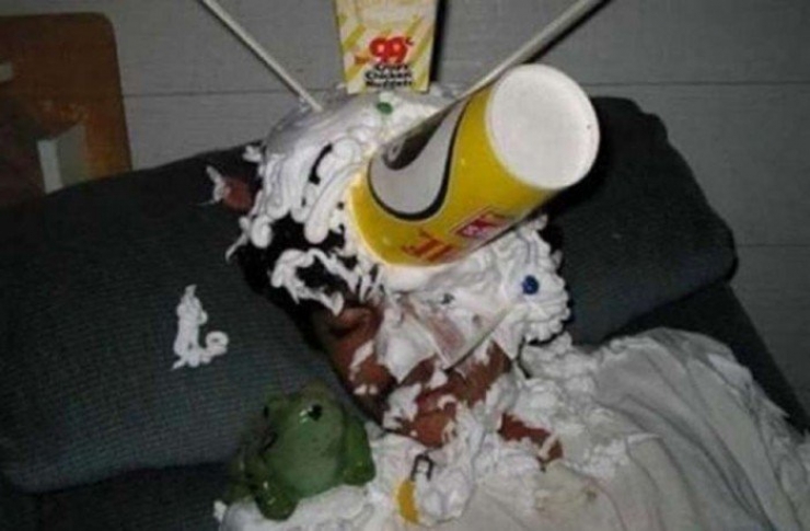 Illustration de l'article : 30 photos qui prouvent qu’il ne faut jamais s’endormir dans une soirée…La 7 est vraiment drôle !