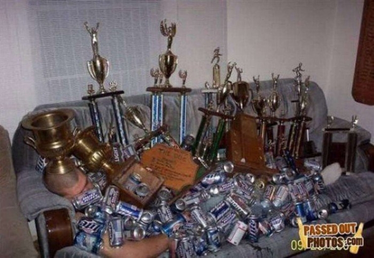 Illustration de l'article : 30 photos qui prouvent qu’il ne faut jamais s’endormir dans une soirée…La 7 est vraiment drôle !