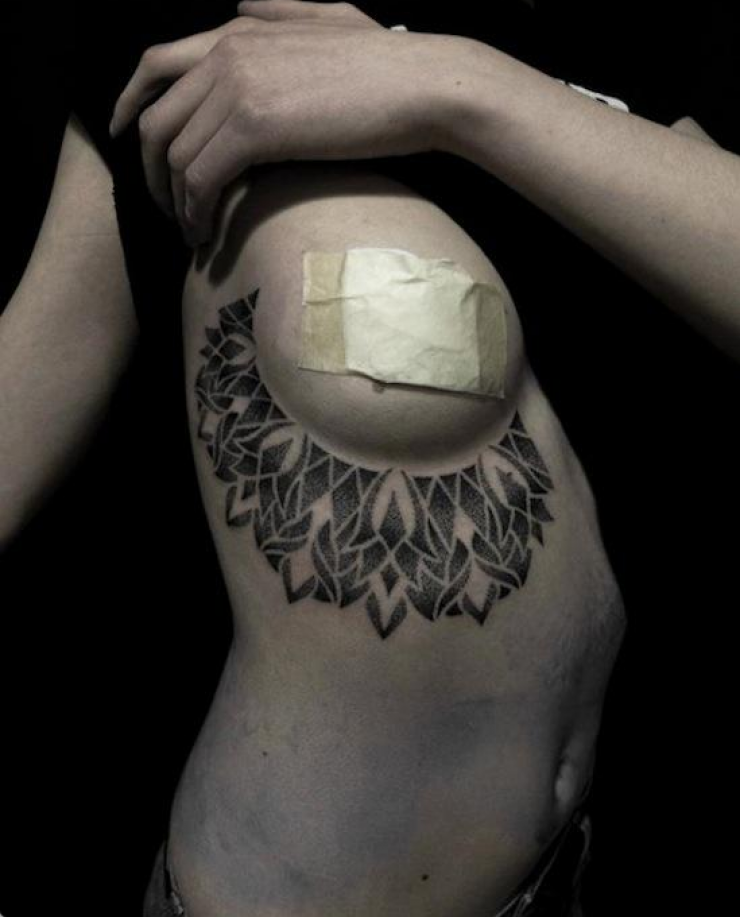 Illustration de l'article : 22 photos de tatouages près des seins, la nouvelle mode chez les femmes…ils sont magnifiques !