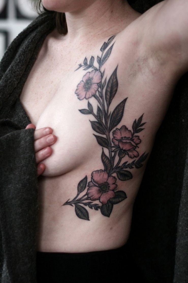 Illustration de l'article : 22 photos de tatouages près des seins, la nouvelle mode chez les femmes…ils sont magnifiques !