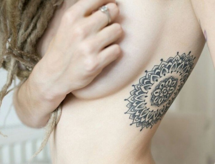 Illustration de l'article : 22 photos de tatouages près des seins, la nouvelle mode chez les femmes…ils sont magnifiques !