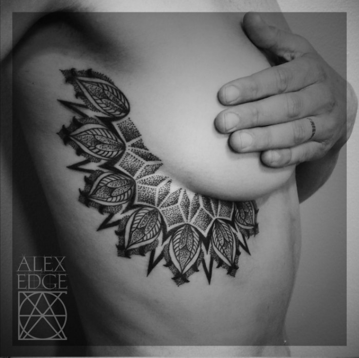 Illustration de l'article : 22 photos de tatouages près des seins, la nouvelle mode chez les femmes…ils sont magnifiques !