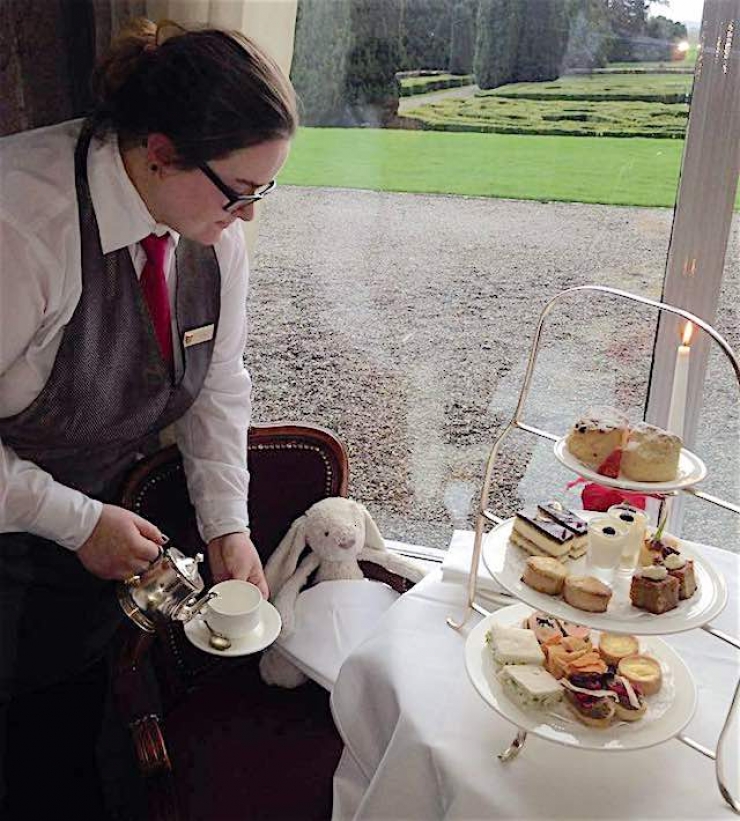 Illustration de l'article : Cet hôtel aurait pu se contenter de rendre ce doudou à sa propriétaire mais il a été bien plus loin… C’est adorable !
