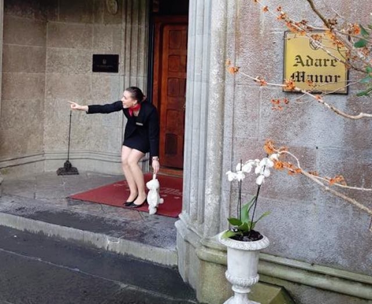 Illustration de l'article : Cet hôtel aurait pu se contenter de rendre ce doudou à sa propriétaire mais il a été bien plus loin… C’est adorable !