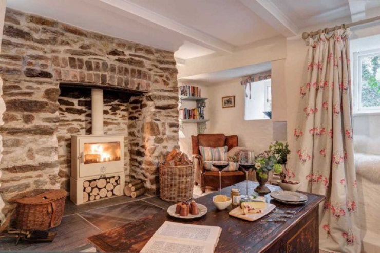 Illustration de l'article : 300 ans ! C'est l'âge de cette maison mais à voir l'intérieur, on a du mal à y croire...