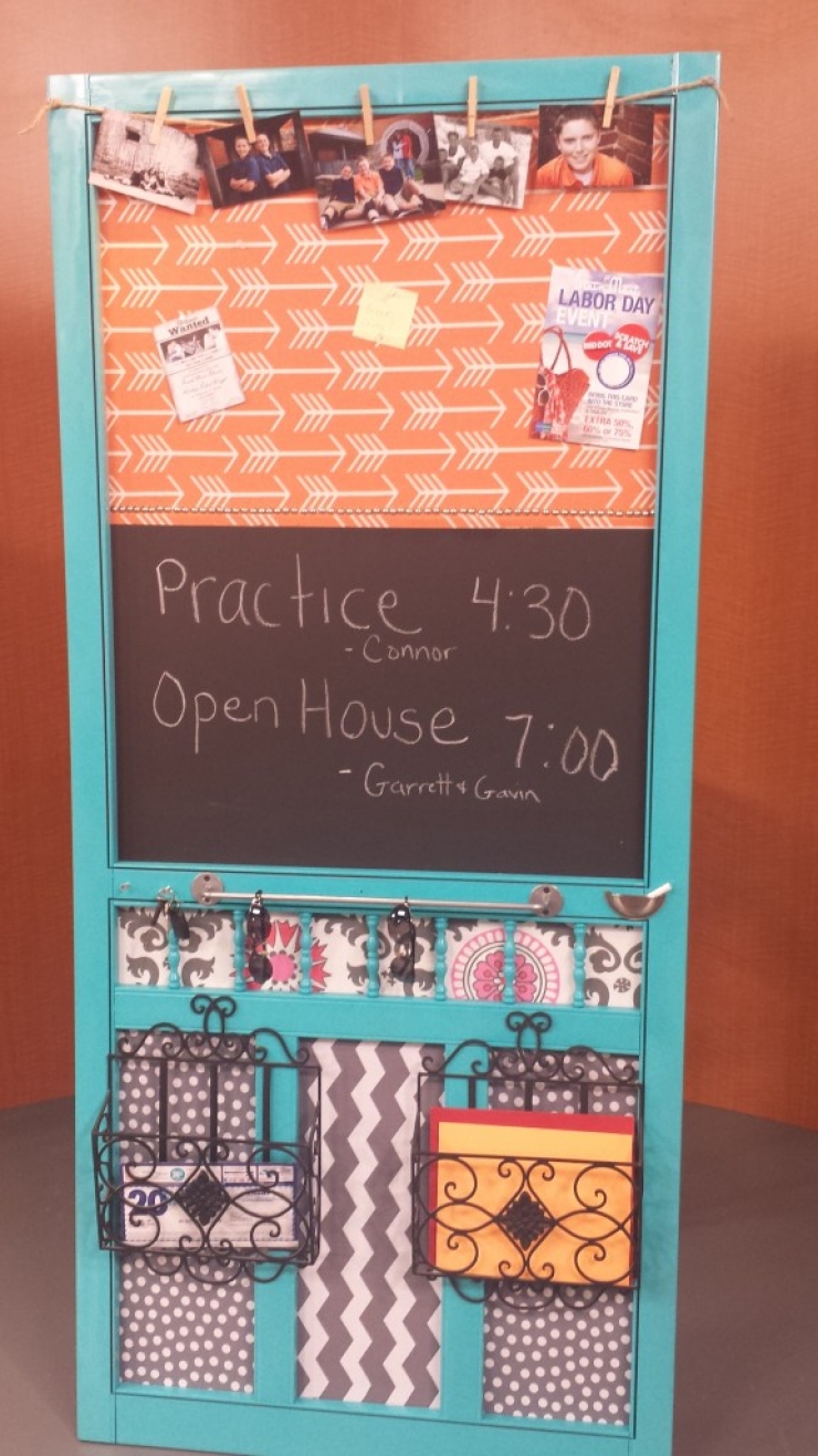 Illustration de l'article : En r&eacute;cup&eacute;rant une porte moustiquaire en bois, elle cr&eacute;e de magnifiques objets de d&eacute;corations&hellip;13 brillantes id&eacute;es !