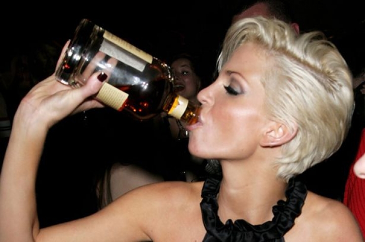 Illustration de l'article : Ces 13 trucs que fait une fille pour énerver son petit copain ! La 7 n’épargne aucun homme...