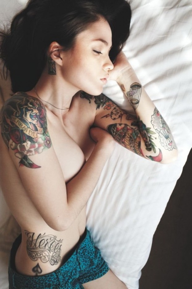 Illustration de l'article : Top 12 des raisons de sortir avec une femme tatou&eacute;e plut&ocirc;t qu'une femme classique...