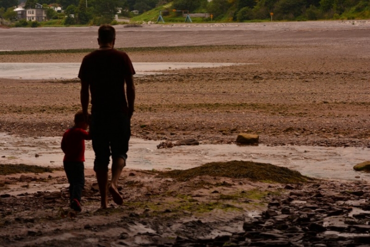 Illustration de l'article : Il a entendu la voix de son père décédé pendant 77 ans ! Aujourd'hui il est mourant et reçoit ce dernier message.