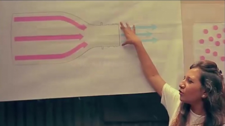 Illustration de l'article : En clouant notamment des bouteilles &agrave; un morceau de carton, l'air devient tout de suite plus supportable... Une id&eacute;e de g&eacute;nie !