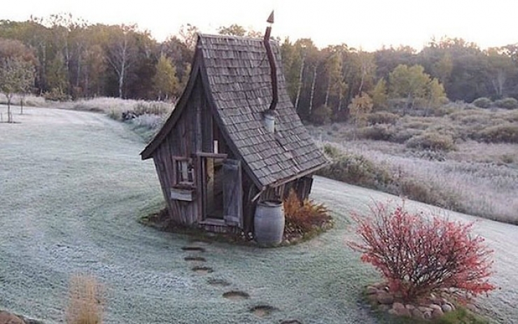 Illustration de l'article : Cet artiste-menuisier construit de petites maisons 100% &eacute;cologiques! 