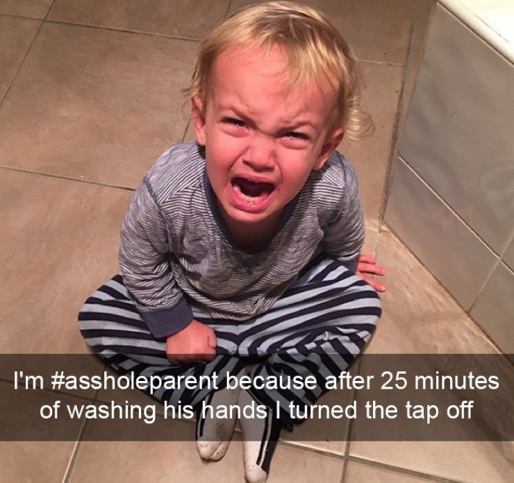 Illustration de l'article : Pas besoin de raison valable pour détester papa et maman ! Ces gosses nous le prouvent en 20 photos...