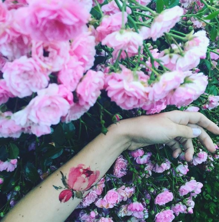 Illustration de l'article : Les 18 plus beaux tatouages de Pis Saro qui trouve son inspiration entre nature et animaux...