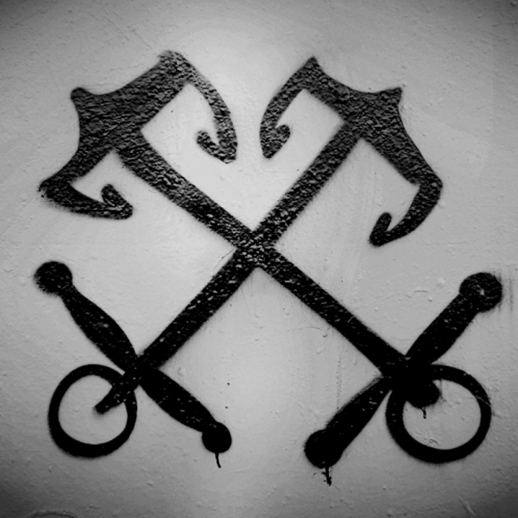 Illustration de l'article : Ces graffeurs transforment les croix gamm&eacute;es sur les murs de Berlin... Un peu d'art pour combattre le racisme !