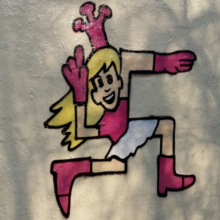 Illustration de l'article : Ces graffeurs transforment les croix gamm&eacute;es sur les murs de Berlin... Un peu d'art pour combattre le racisme !