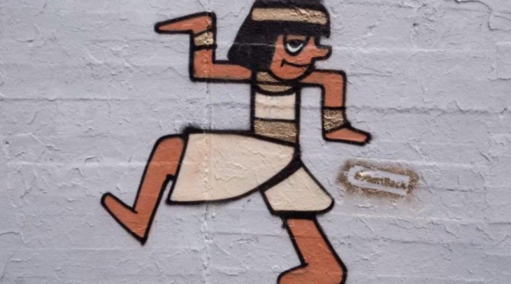 Illustration de l'article : Ces graffeurs transforment les croix gamm&eacute;es sur les murs de Berlin... Un peu d'art pour combattre le racisme !