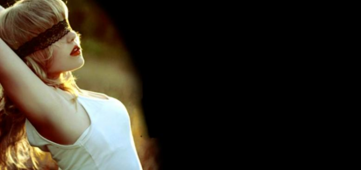 Illustration de l'article : Il bande les yeux de sa petite amie lors de sa f&ecirc;te d'anniversaire mais il n'aurait jamais pu pr&eacute;voir ceci: 