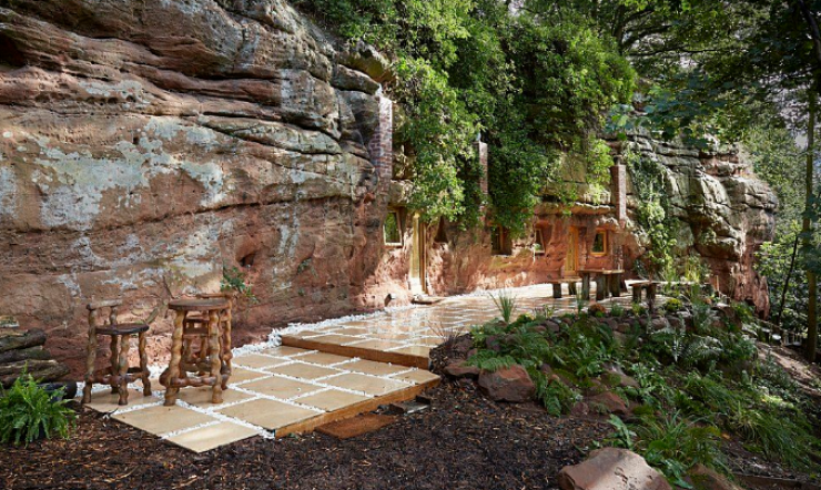 Illustration de l'article : Il vit dans cette grotte qui a 800 ans... Mais en voyant l'int&eacute;rieur, on comprend tout de suite !