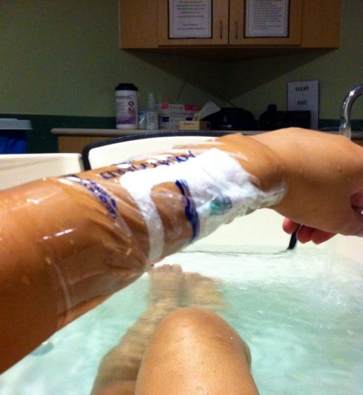 Illustration de l'article : La maman est d&eacute;c&eacute;d&eacute;e en accouchant de quadrupl&eacute;s, mais regardez bien la r&eacute;action du papa !