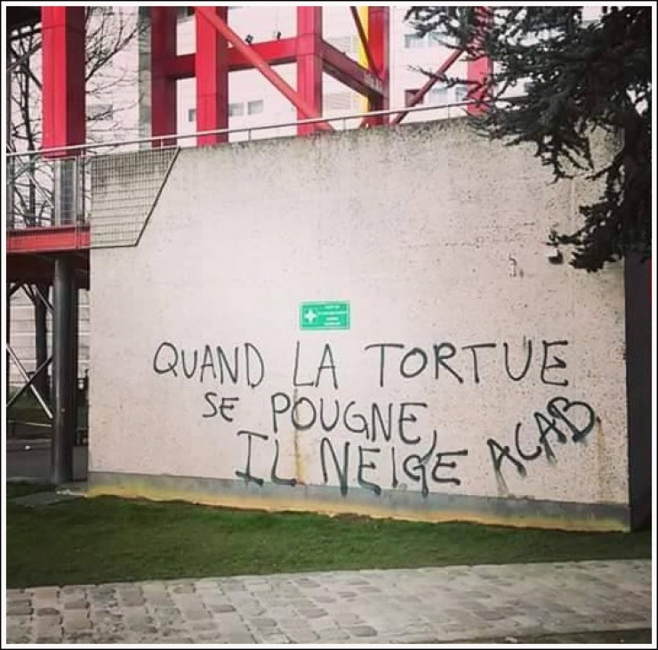 Illustration de l'article : GRAFFITIVRE, le compte qui regroupe les pires graffitis trouvés sur des murs... (25 images)