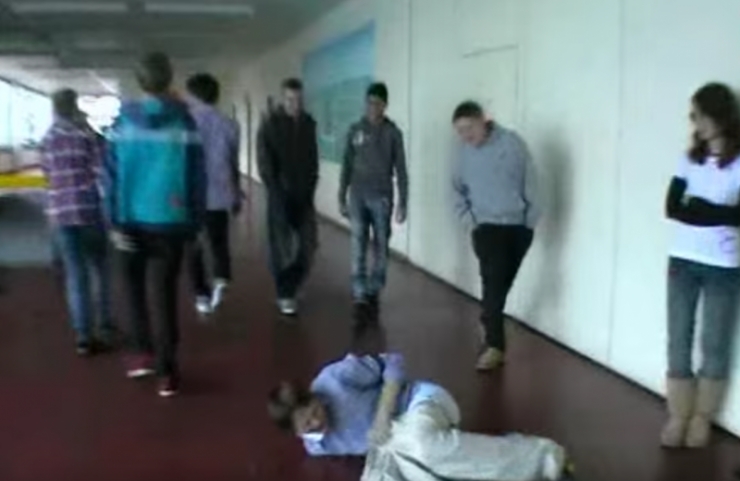 Illustration de l'article : Respect pour la réaction de ce prof face à un élève qui est harcelé depuis bien trop longtemps...