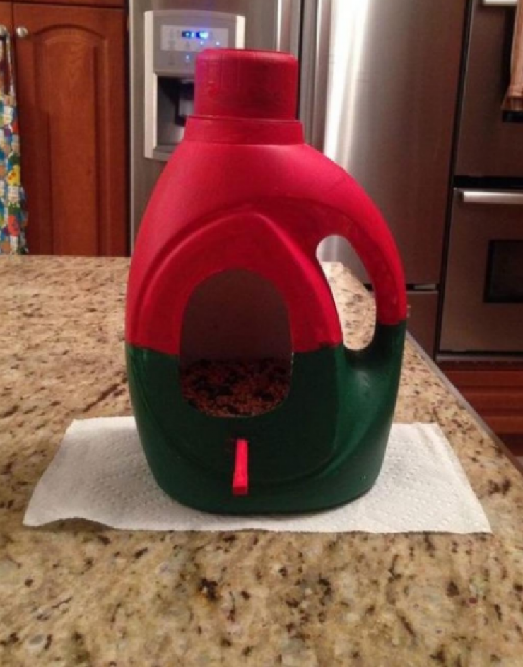 Illustration de l'article : Elle comptait jeter ces bouteilles de d&eacute;tergent puis on lui a conseill&eacute; de faire ceci ! C'est g&eacute;nial...