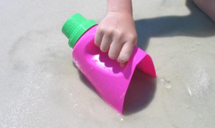 Illustration de l'article : Elle comptait jeter ces bouteilles de d&eacute;tergent puis on lui a conseill&eacute; de faire ceci ! C'est g&eacute;nial...