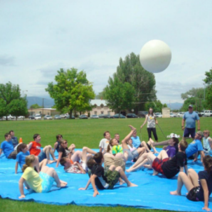 Illustration de l'article : Vous manquez d'id&eacute;es pour amuser les enfants cet &eacute;t&eacute; ? Voici 21 jeux tr&egrave;s simples &agrave; bricoler...