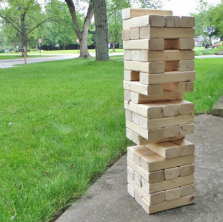 Illustration de l'article : Vous manquez d'id&eacute;es pour amuser les enfants cet &eacute;t&eacute; ? Voici 21 jeux tr&egrave;s simples &agrave; bricoler...