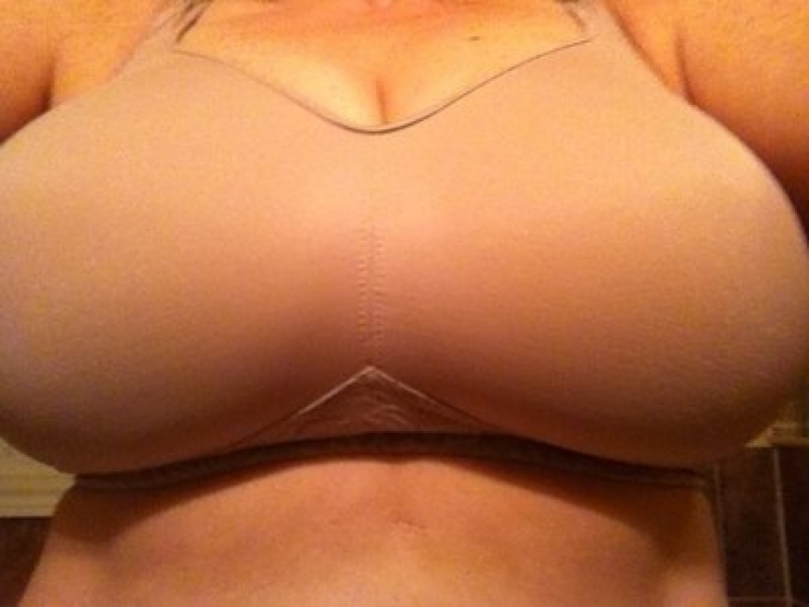 Illustration de l'article : 28 trucs que les filles qui ont des gros seins ne savent pas faire...