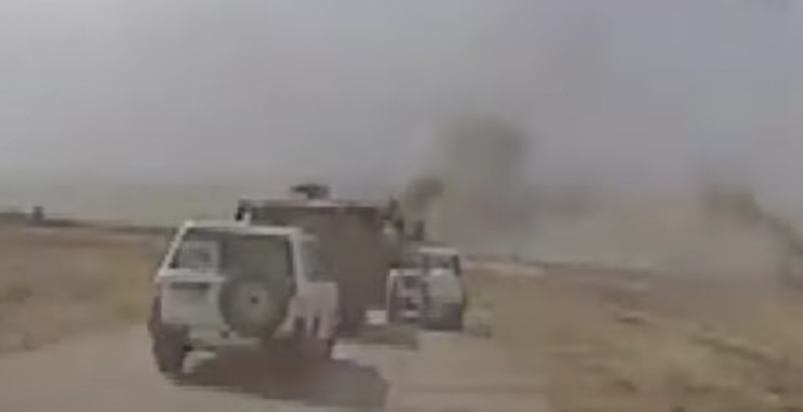 Illustration de l'article : Ce soldat ne peut se résoudre à laisser son chien derrière lui... Il prend alors une décision qui va tout changer !