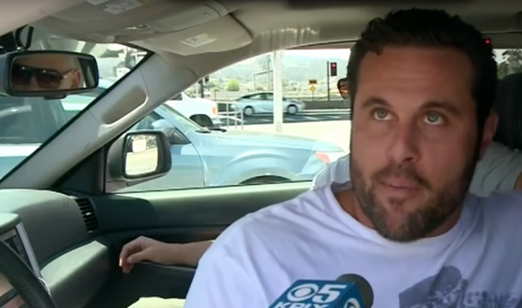 Illustration de l'article : Ce soldat ne peut se résoudre à laisser son chien derrière lui... Il prend alors une décision qui va tout changer !