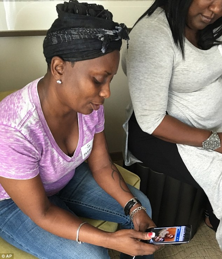 Illustration de l'article : Ce jeune de 30 ans &eacute;tait aux toilettes pendant que le tueur attaquait le club... Voici les derniers sms envoy&eacute;s &agrave; sa maman !