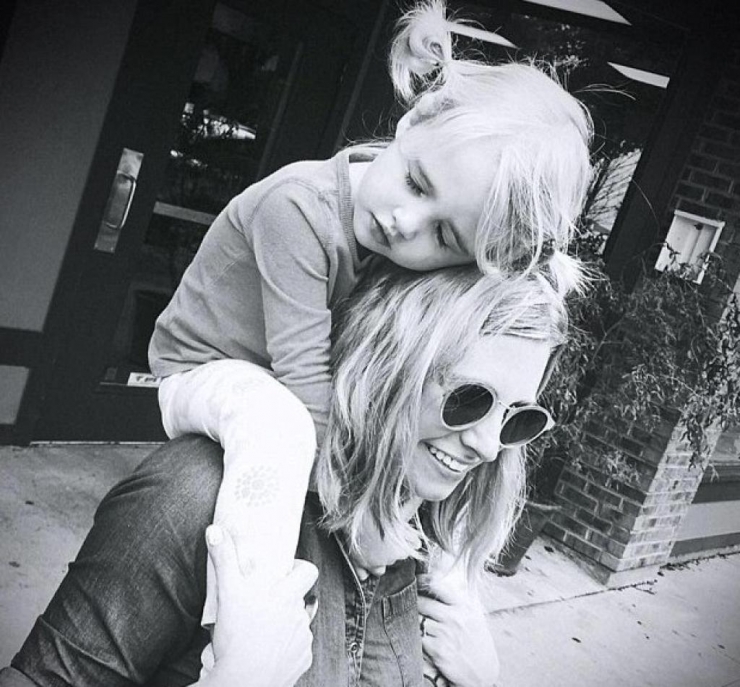 Illustration de l'article : Elle pense prendre une photo dr&ocirc;le de sa fille mais en voyant la v&eacute;rit&eacute;, elle s'empresse de publier ceci sur Facebook !